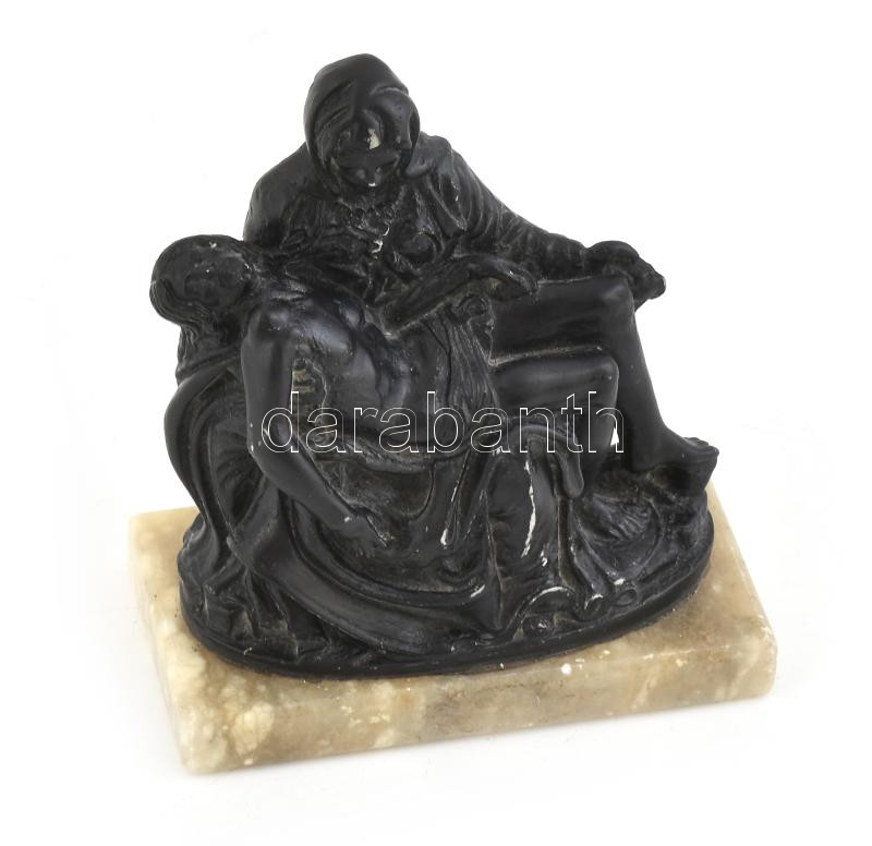 Piéta souvenír szobor, műgyanta, kőtalapzaton, kopásokkal, m: 14,5 cm