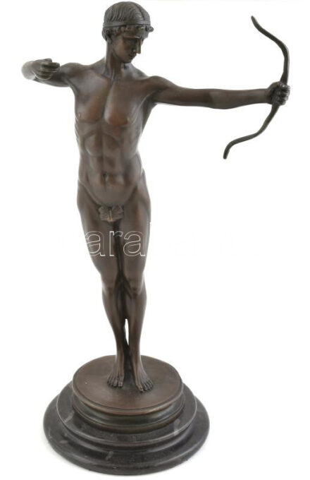 Sir Hamo Thornycroft (1850-1925) után: Teukerész / Teucer. Öntött, patinázott bronz, műkő talapzaton. Jelzés nélkül. XX. század. m: 32 cm