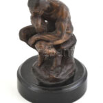 Rodin: Gondolkodó Bronz szobor, márvány talapzaton 15 cm