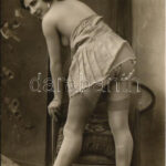 Erotikus hölgy / Erotic vintage lady. B.M.V. 27. (non PC)