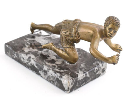 Kőfaragó. Bronz figura, márvány talapzaton (mozog) szivartartó 17x10 cm