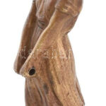 Cipelő kislány. Bronz figura, kezén lyukkal, talpán rögzító csavar nyomával. 14 cm - Image 2