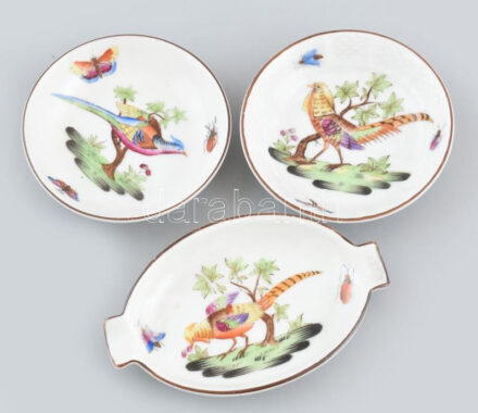 3 db Herendi fácán mintás porcelán tálka. Kézzel festett, jelzett, kis kopással d: 7 cm, 12x8 cm