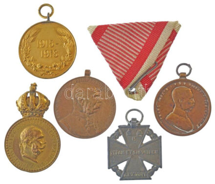 1898-1939. 5db-os kitüntetés tétel, benne: 1898. 'Jubileumi Emlékérem a Fegyveres Erő Számára / Signum memoriae (AVSTR)' bronz kitüntetés mellszalag nélkül; 1890. 'Bronz Katonai Érdemérem a katonai érdemkereszt szalagján' aranyozott