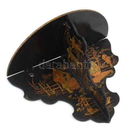 Antik japonizáló, kézzel festett, lakkozott fali konzol, hátoldalán régi töredékes aukciós címkével, kissé sérült, 18x25x12,5 cm