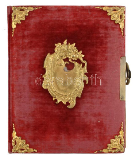 Antik, XIX. sz. végi fotóalbum, kopott egészvászon kötésben, réz veretekkel díszített, aranyozott albumélekkel, réz csattal, belseje helyenként kissé sérült , 28x22x6,5 cm