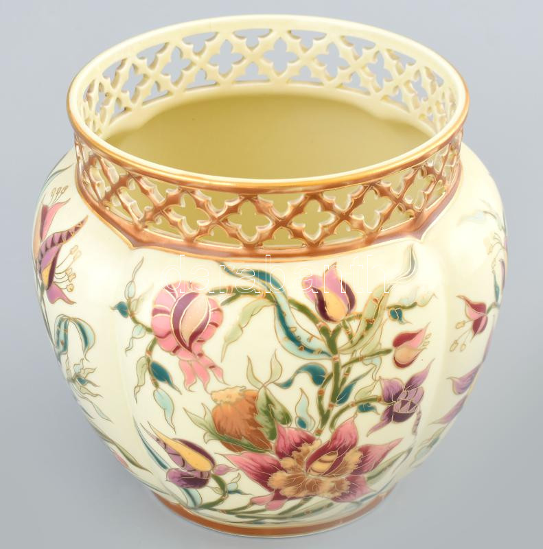 Zsolnay virág mintás áttört kaspó. Kézzel festett, jelzett (Halász Imréné), hibátlan. d:19 cm, m:17 cm