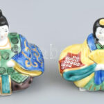 Japán Hinamatsuri babafigura 2db, Kutani porcelán, kézzel festett, jelzett, hibátlan, m: 8,5-9,5cm