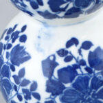 Kínai váza, porcelán, mázalatti kobaltkék virágdíszítménnyel, jelzett, hibátlan, m: 18 cm - Image 2