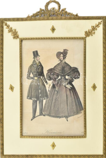 Kitámasztható, díszes üvegezett réz képkeret, a Honművész egyik 1835. évi számában megjelent divatképpel, látható méret: 20x12,5 cm