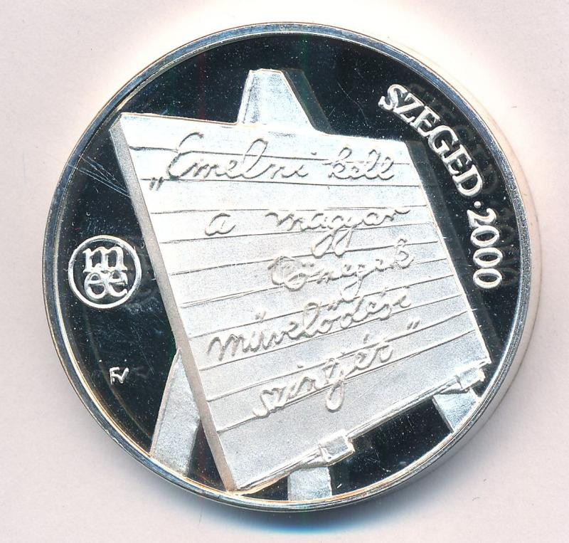 Fritz Mihály (1947- ) / Fűz Veronika (1951-) 2000. 'Gr. Klebelsberg Kunó 1875-1932 - Róla a kövek beszélnek / MÉE Szeged - Emelni kell a magyar tömegek művelődési szintjét' kétoldalas fém emlékérem (42,5mm) T:PP ujjlenyomat, - Image 2