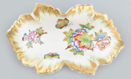 Herendi porcelán Viktória mintás leveles tálka, kézzel festett, jelzett, kis kopásnyomokkal, 14,5×8 cm