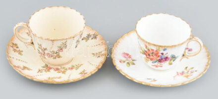 Sarreguemines két különböző virágmintás porcelán csésze és alj (2-2 db). Matricás, jelzett, kis kopással.