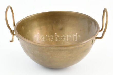 Régi réz habüst horpadásokkal, d: 26 cm
