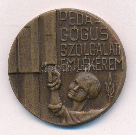 1975. 'Pedagógus Szolgálati Emlékérem' bronz kitüntetés fül és mellszalag nélkül T:1- ph NMK 714.