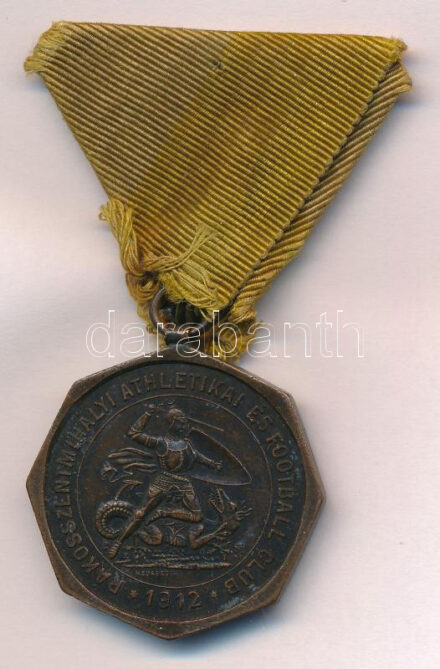 ~1930. 'Rákosszentmihályi Athletikai és Football Club 1912 (RAFC)' kétoldalas bronz díjérem sérült mellszalagon (38x38mm) T:1-