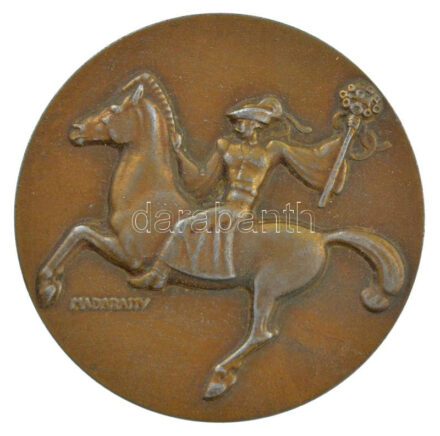 Madarassy Walter (1909-1994) DN 'Budapest Sport Egyesület Fotószakosztálya' kétoldalas, bronzozott fém emlékérem (66mm) T:2,2-