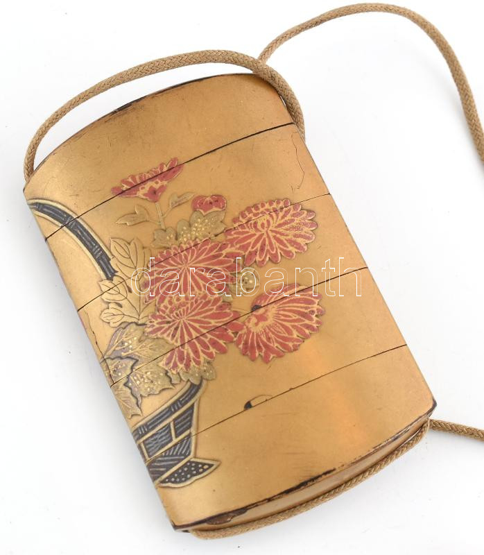 Inro Japán övre akasztható tároló eszköz. Faragott, lakkozott fa, kopott, rögzítése egy necukéval. Faragott csont 9 cm, 3x3 cm - Image 2