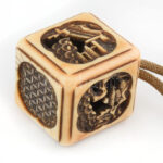 Inro Japán övre akasztható tároló eszköz. Faragott, lakkozott fa, kopott, rögzítése egy necukéval. Faragott csont 9 cm, 3x3 cm - Image 4