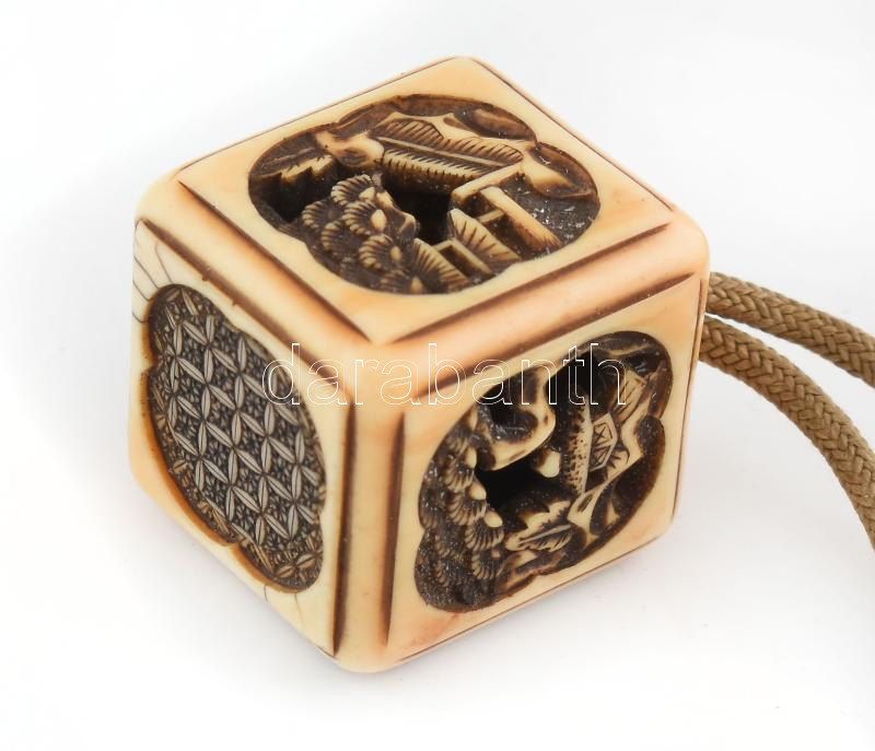 Inro Japán övre akasztható tároló eszköz. Faragott, lakkozott fa, kopott, rögzítése egy necukéval. Faragott csont 9 cm, 3x3 cm - Image 4