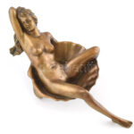 AK jelzéssel, orosz szobrász: Kagyló Vénusz. Öntött, patinázott bronz. m:17cm, h:30cm