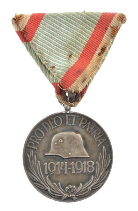 1929. 'Magyar Háborús emlékérem kardokkal, sisakkal' ezüstözött, jelzett bronz kitüntetés mellszalagon T:2 patina Hungary 1929. 'Hungarian Commemorative War Medal with swords and a helmet' silver-plated, hallmarked bronze decoration with