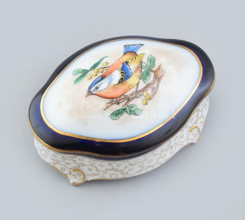 Retkes jelzéssel: kézi festésű porcelán bonbonniere. Kis kopással 11x8 cm