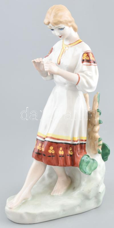 Polona Art Kerámiagyár: Szeret nem szeret ukrán lányka. Kézzel festett porcelán, jelzett, kopásokkal, m: 31 cm