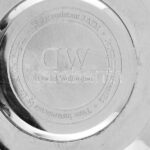 Daniel Wellington kvarc karóra, eredeti bőr szíjjal. Jelzett, működő, jó állapotban, új elemmel, d: 40 mm - Image 3