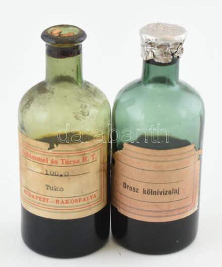 Schimmel és Társa Rt. Bp.-Rákosfalva (illóolaj és vegyészeti gyár), parfüm alapanyag (Orosz kölnivízolaj, Tuko), 2 üveg, parafadugóval, ill. címeres fém plombával lezárva, tartalommal