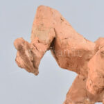 Benczédi Sándor (1912-1998): Oltás. Terrakotta. Jelzett a hátoldalán. Sérült, ragasztott!! m: 26 cm - Image 3