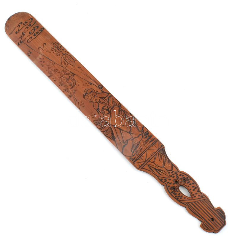 Kínai lapozó. Kézzel faragott bambusz, h: 40,5 cm