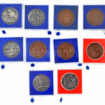 ~1980. 10db-os, városi bronz és ezüstpatinázott bronz emlékérem pár, öt különböző város, mind műanyag, plombált ÁPV tokban (32mm) T:1