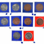~1980. 10db-os, városi bronz és ezüstpatinázott bronz emlékérem pár, öt különböző város, mind műanyag, plombált ÁPV tokban (32mm) T:1 - Image 2