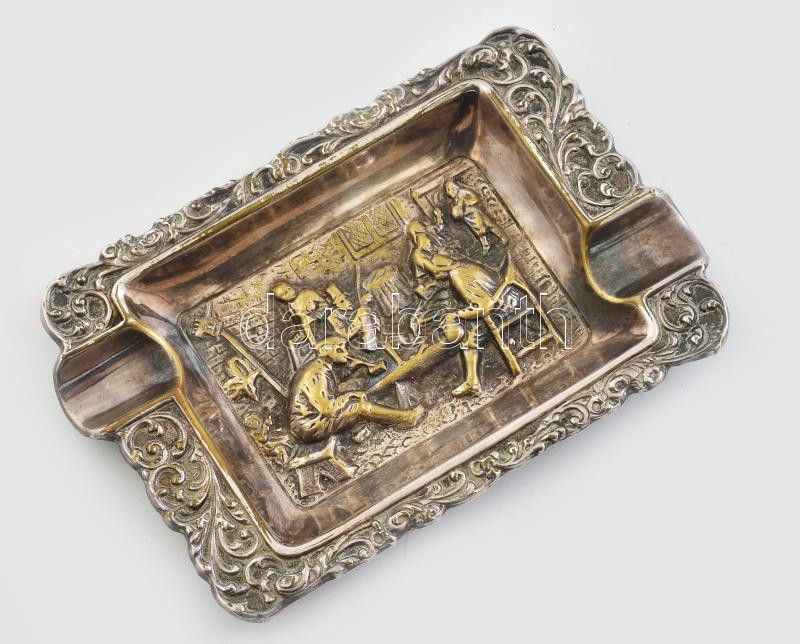 Figurális hamutartó, jelzés nélkül, kis kopásokkal, 8x12cm