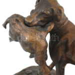 Vadászkutya zsákmánynal. Bronz szobor. Ganz & Co jelzéssel. Fa talapzaton m: 15 cm - Image 4