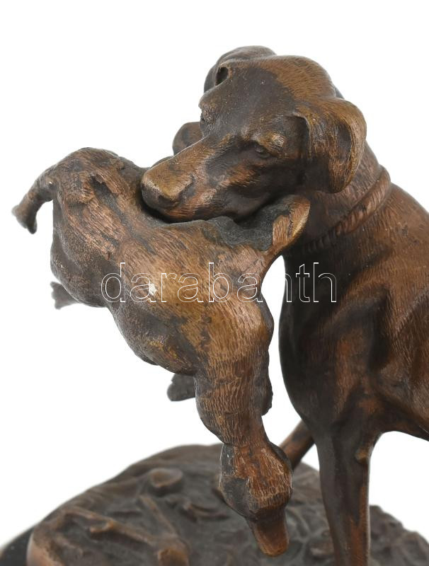 Vadászkutya zsákmánynal. Bronz szobor. Ganz & Co jelzéssel. Fa talapzaton m: 15 cm - Image 4