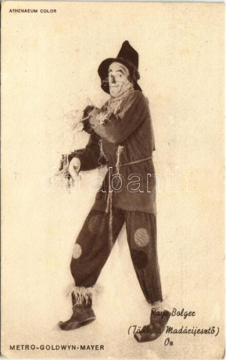 Ray Bolger, Tönk a Madárijesztő. Óz; Metro-Goldwyn-Mayer. Alba filmszínház reklámlapja / Hunk, The Scarecrow from The Wizard of Oz. Hungarian cinema advertisement on the backside (EK)