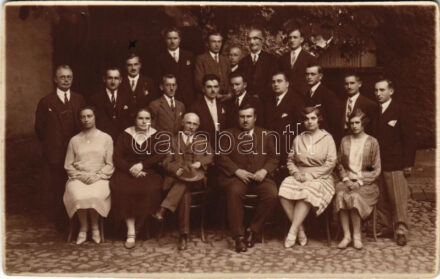 Munkács, Mukacheve, Mukacevo; OTBI alkalmazottak, Dr. Rozenstein főorvos és beosztottjai / employees of the National Social Insurance Institute, doctor. Foto Locker photo