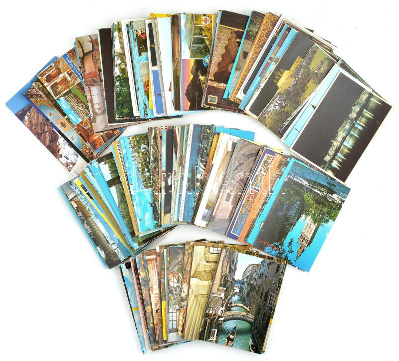 Kb. 200 db MODERN megíratlan külföldi város képeslap / Cca. 200 modern unused European town-view postcards