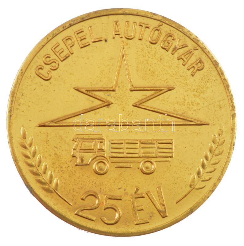 1974. 'Csepel Autógyár 25 év' kétoldalas, aranyozott fém emlékérem, hátoldalán '156' gravírozással (40mm) eredeti tokban T:1