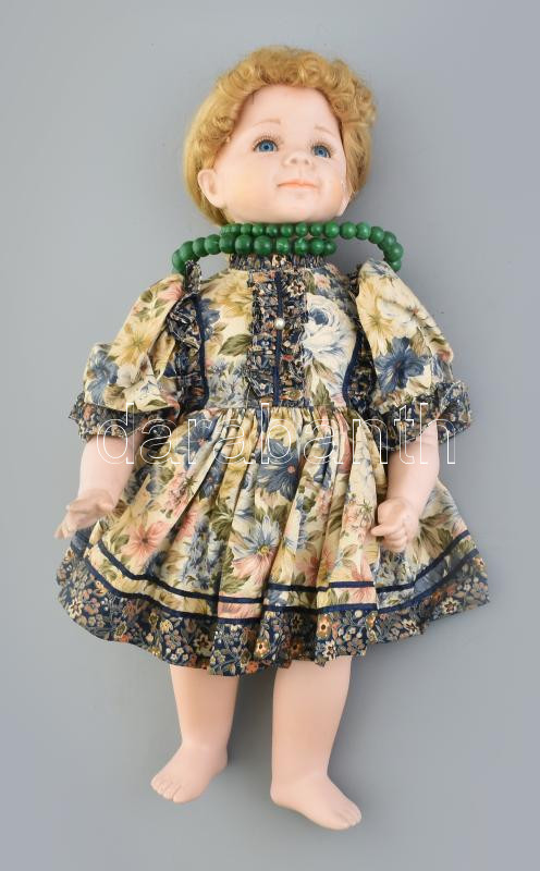 Nagy méretű porcelán baba. 52 cm