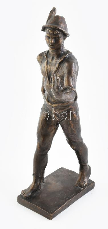 Grantner Jenő (1907-1983): Ludas Matyi. Bronzírozott műgyanta, jelzett, hibátlan, m:35 cm