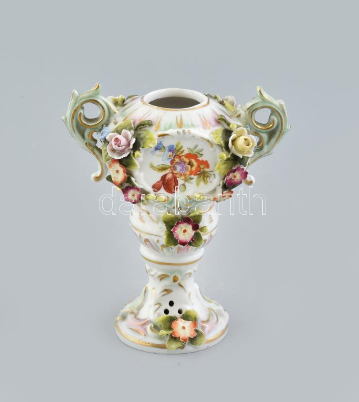 Meissen rokokó vázácska. Sérült. Kézzel festett. 9 cm