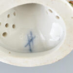 Meissen rokokó vázácska. Sérült. Kézzel festett. 9 cm - Image 2