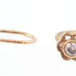 Arany (Au) 14K virágos, köves fülbevalópár, jelzett, h: 0,8 cm, bruttó: 0,98 g
