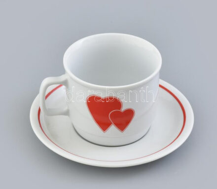 Nagyméretű Zsolnay szíves bögre, matricás porcelán, jelzett, kis kopással.