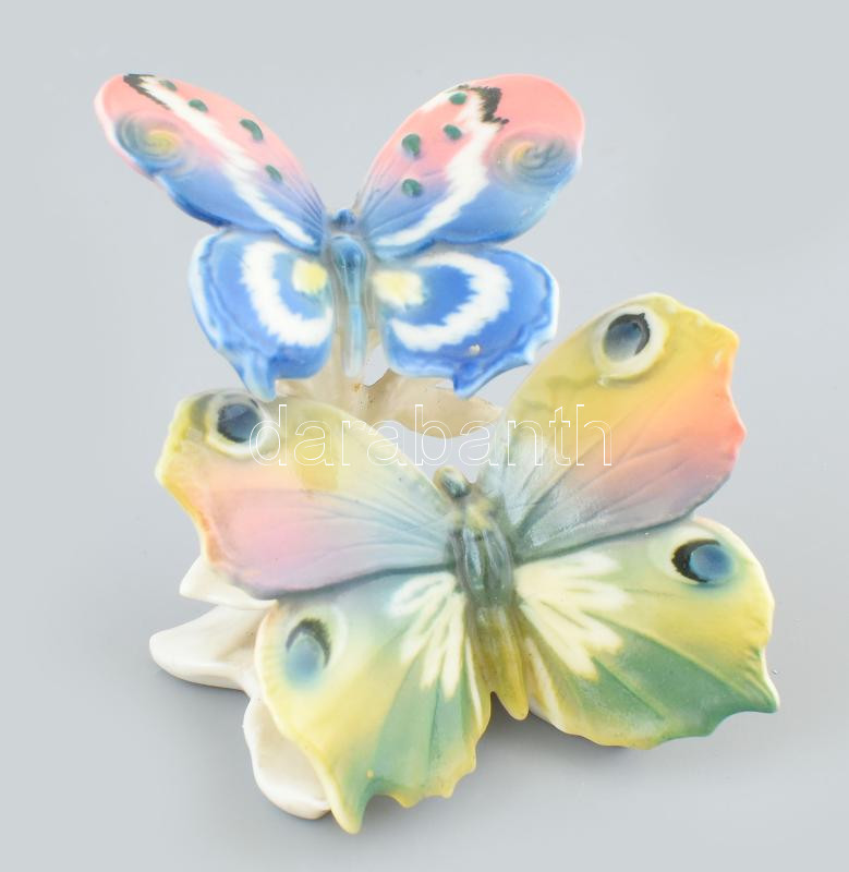 Ens porcelán pillangók. Kézzel festett, alján etikettel jelzett ('Hópehely' Játék és Edénybolt, Kispest), hibátlan, m: 9 cm