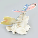 Ens porcelán pillangók. Kézzel festett, alján etikettel jelzett ('Hópehely' Játék és Edénybolt, Kispest), hibátlan, m: 9 cm - Image 2
