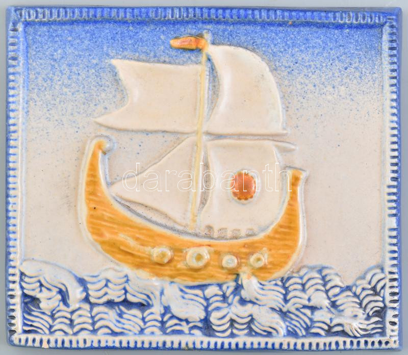 Hajós fali kerámia, jelzett, kis lepattanásokkal, 12x14cm